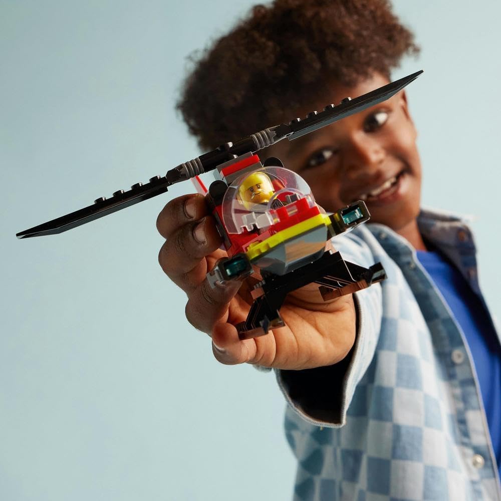 مكعبات LEGO City هليكوبتر إنقاذ الحرائق رقم 60411 3